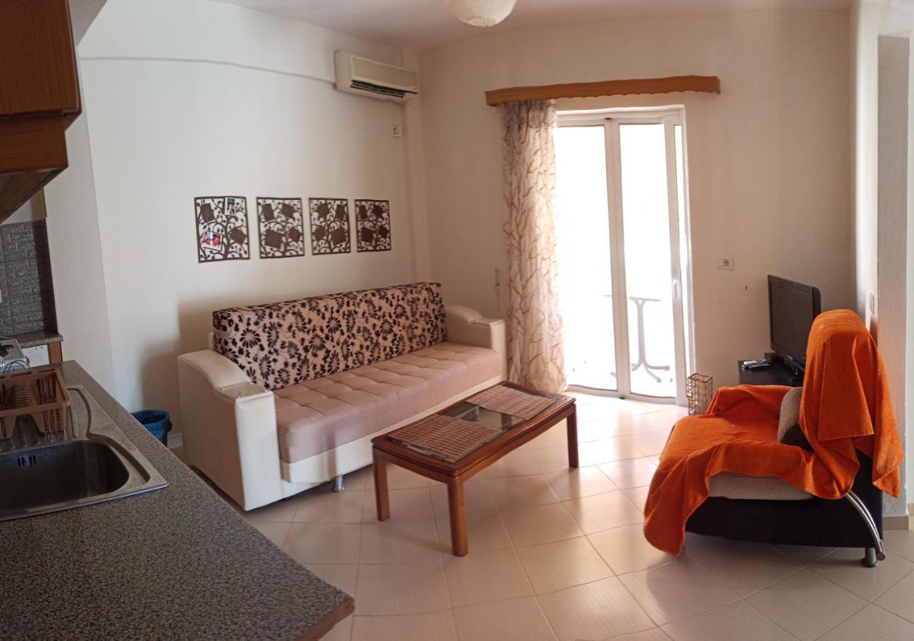 Achilles Apartment *