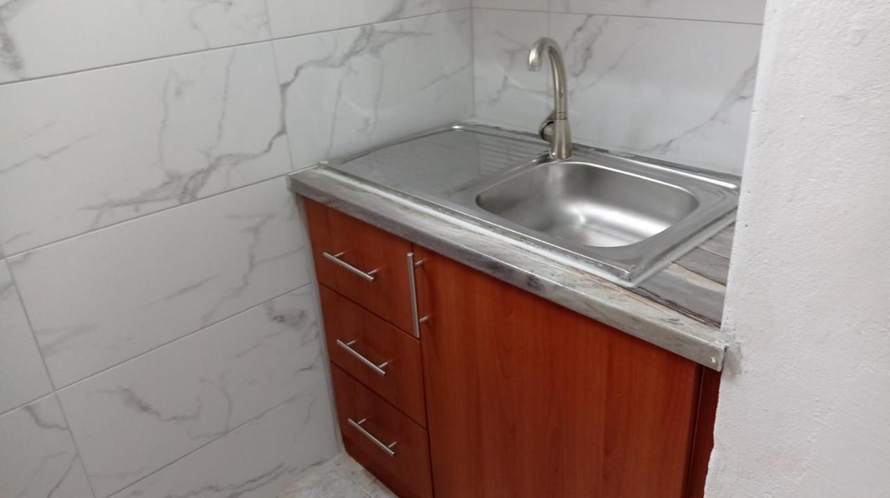 Achilles Apartment *