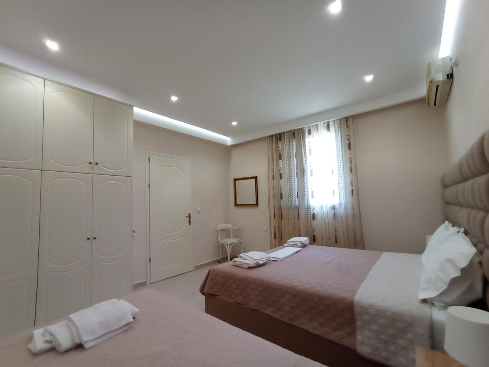 Achilles Apartment