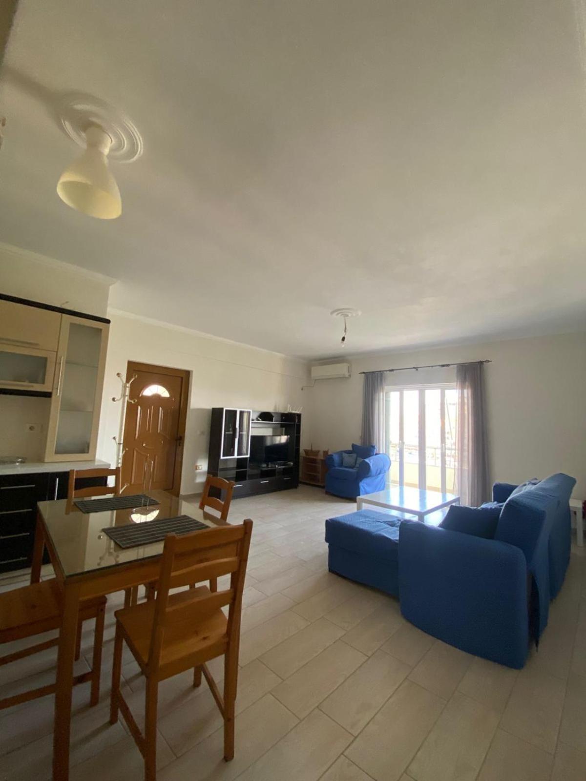Achilles Apartment *