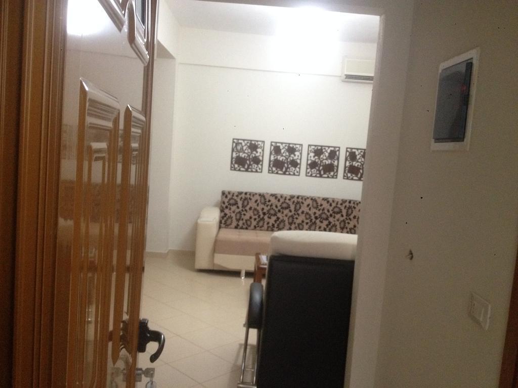 Achilles Apartment *